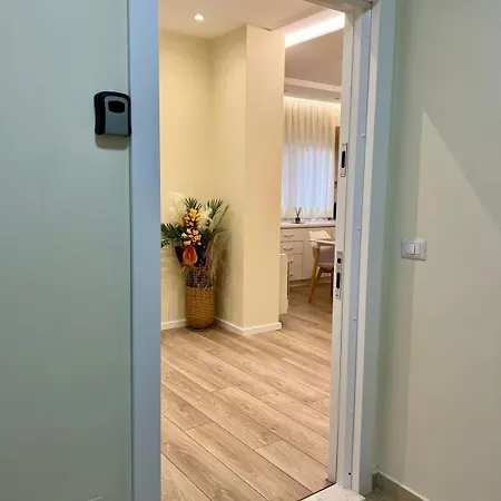 Steps From The Center Appartamento Tirana