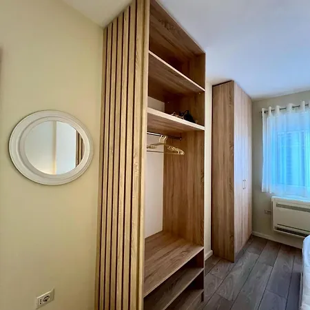Steps From The Center Apartman *